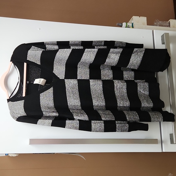 NWT Lane Bryant Black and Shimmery Silver Colorblock Sweater - Size 26 / 28 - Picture 3 of 11